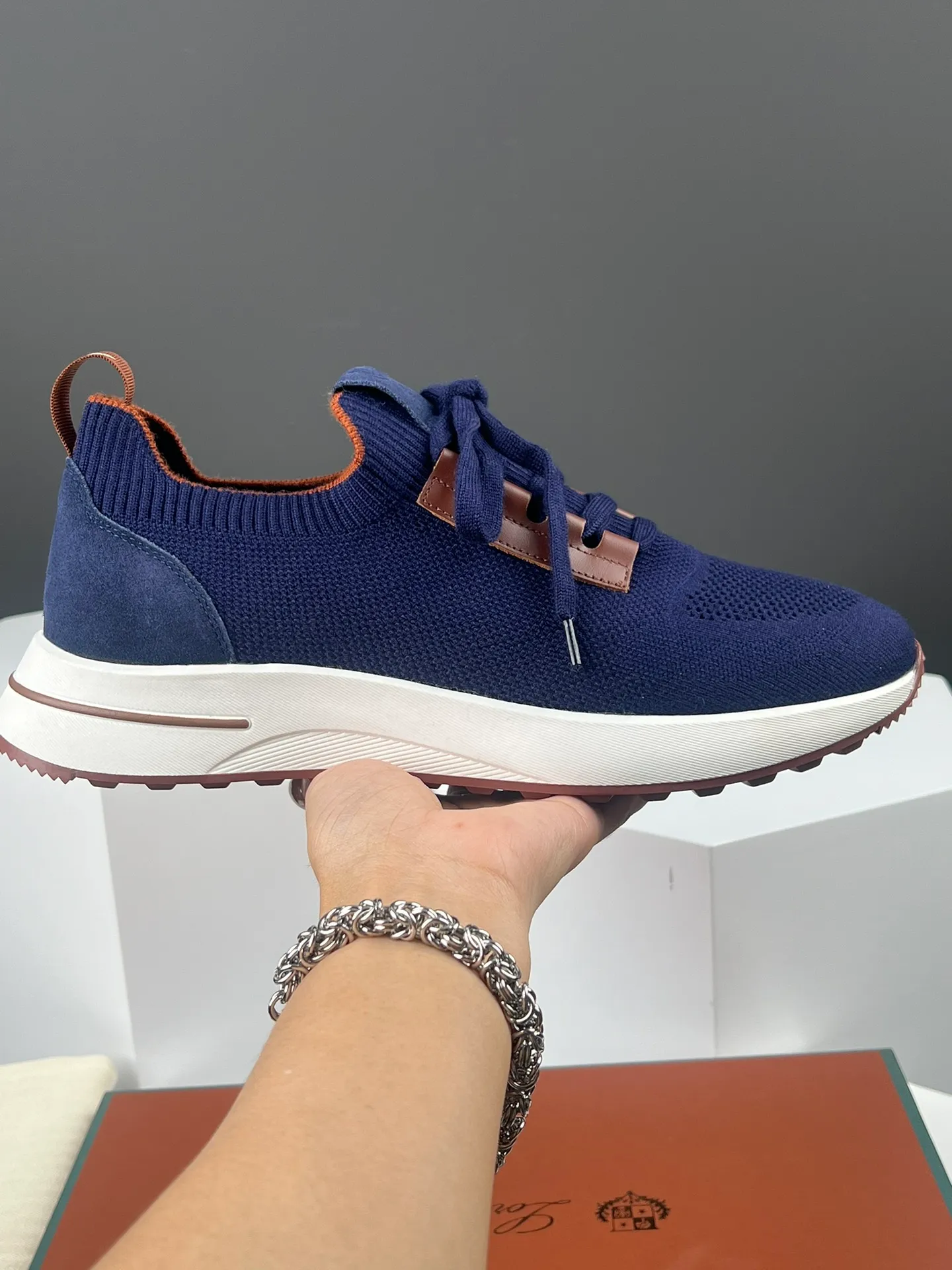 Factory price 420💰L men's shoes💰New product on sale Loro men's shoes💰iana knitted sneakers｜Made of Wish wool blended fabric｜The upper is made of unique knitted fabric production technology｜Comprehensive one-to-one restoration of the counter process｜Additional original molded rubber three-color combination technology outsole｜Size: 39-44 (customized at 45.46)